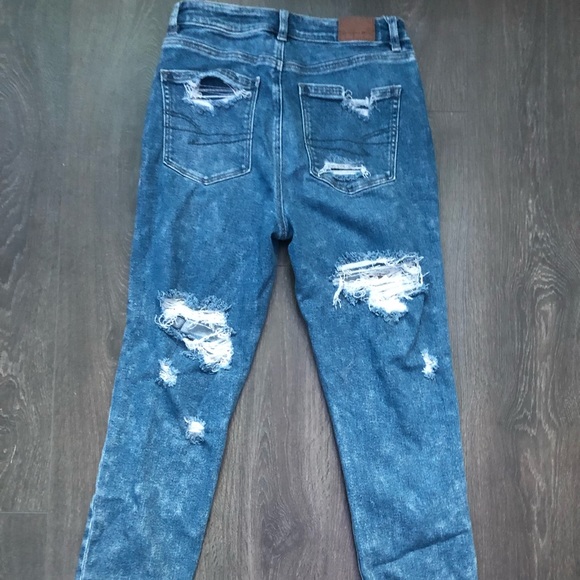 Distressed mom jeans - Picture 3 of 4